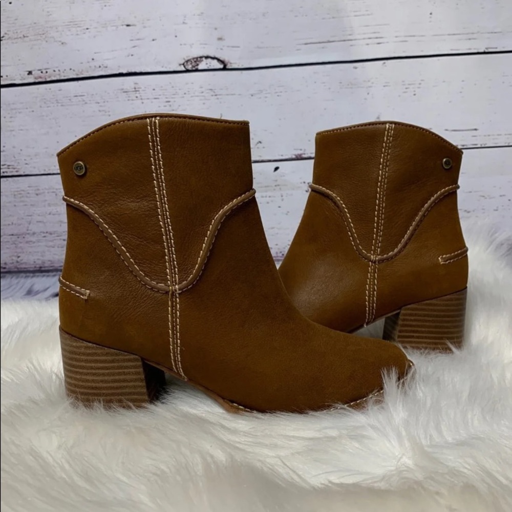 New UGG Australia Booties Size 7